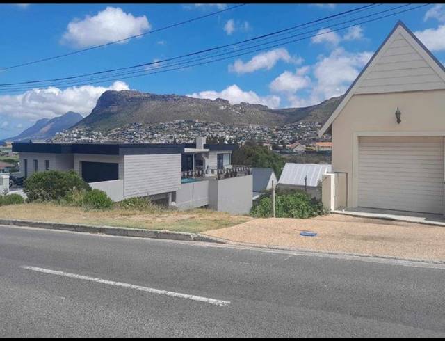 LAND FOR SALE IN CLOVELLY